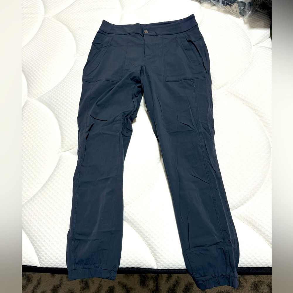 Athleta Trekkie Jogger Size 6 Grey